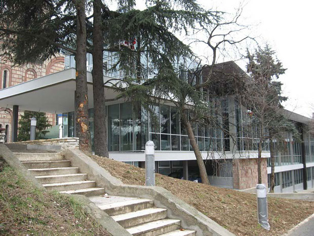 Принцу  новац за три виле у Београду